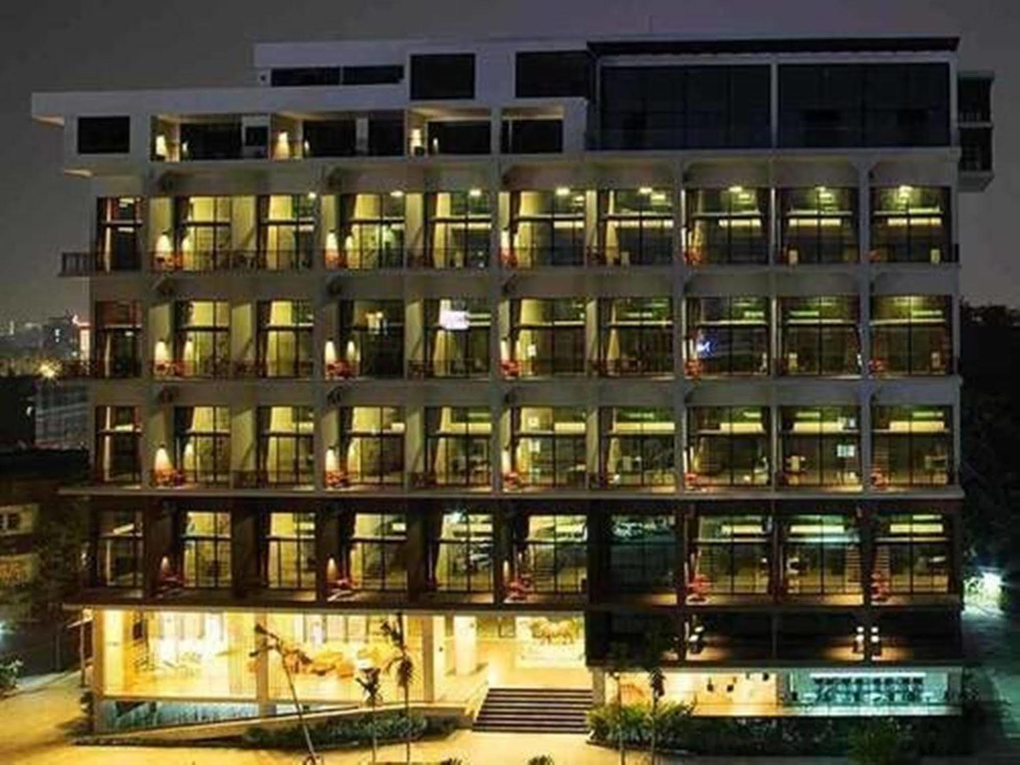 Prestige Chiang Mai Hotel Ngoại thất bức ảnh
